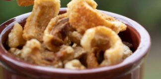 Nas tasquinhas da Ilha, os torresmos, a sopa de vaca, o carneiro ou o galo caseiro são algumas das ‘estrelas’ do certame